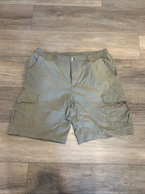 Columbia Men's Utility Cargo Shorts in Sage Green Size‎ Large